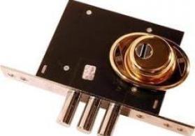 Bina evlərində  Çöl və Ev Qapılarının Zamok və ruckalarının dəyişdirilməsi.