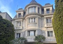 Kohne Gunesli qes. 4 Mertebeli Villa Tecili olaraq Esyalarla birge satılır.