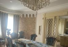 Kohne Gunesli qes. 4 Mertebeli Villa Tecili olaraq Esyalarla birge satılır.