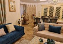 Kohne Gunesli qes. 4 Mertebeli Villa Tecili olaraq Esyalarla birge satılır.