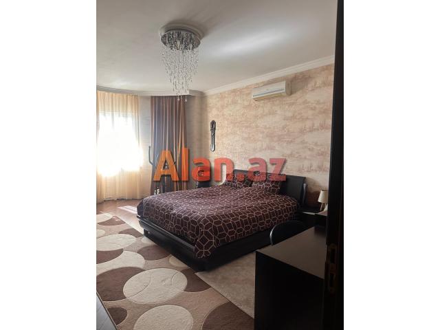 Kohne Gunesli qes. 4 Mertebeli Villa Tecili olaraq Esyalarla birge satılır.