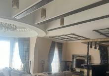 Kohne Gunesli qes. 4 Mertebeli Villa Tecili olaraq Esyalarla birge satılır.