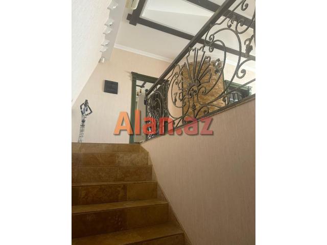 Kohne Gunesli qes. 4 Mertebeli Villa Tecili olaraq Esyalarla birge satılır.