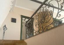 Kohne Gunesli qes. 4 Mertebeli Villa Tecili olaraq Esyalarla birge satılır.
