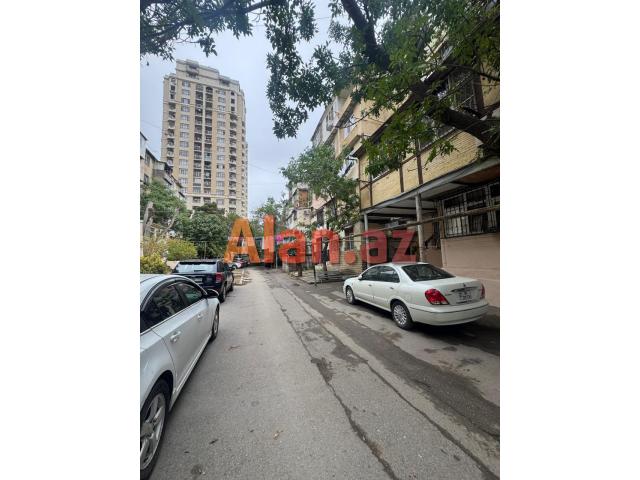 yasamalda köhnə bina satılır