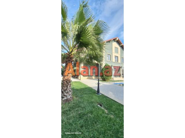 Mərdəkan yolunda villa satılır