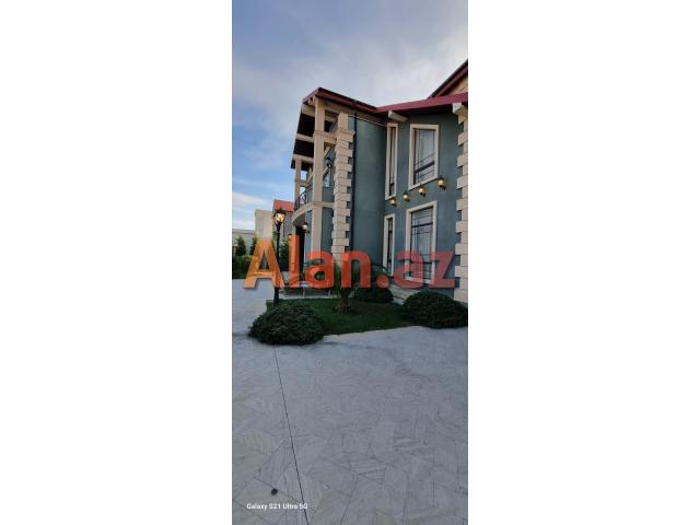 Mərdəkanda bağ evi satılır