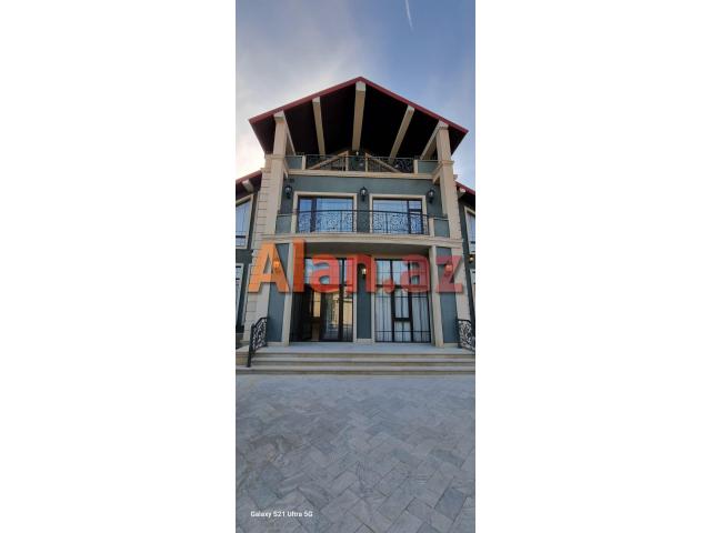 Mərdəkanda bağ evi satılır