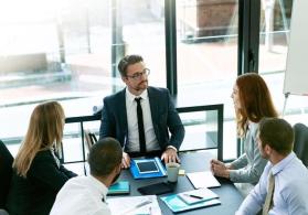 Ofis daxili menecer tələb olunur