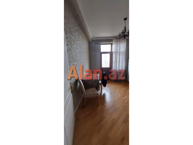 80 kv metr 2 otaqlı təmirli mənzil kirayə verilir