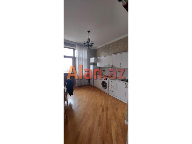 80 kv metr 2 otaqlı təmirli mənzil kirayə verilir
