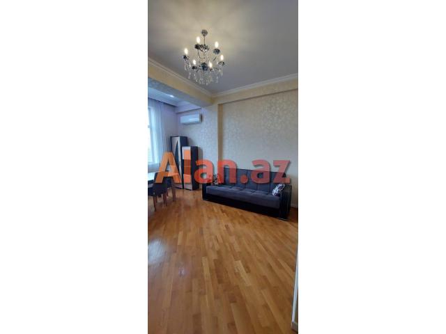 80 kv metr 2 otaqlı təmirli mənzil kirayə verilir