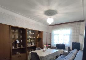 Yeni günəşli, D massivində 2 otaqlı əla mənzil