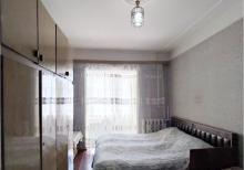 Yeni günəşli, D massivində 2 otaqlı əla mənzil