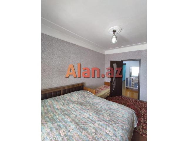 Yeni günəşli, D massivində 2 otaqlı əla mənzil