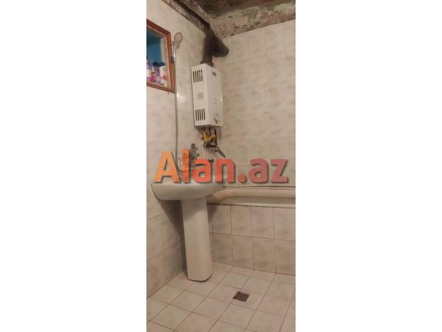 Yeni günəşli, D massivində 2 otaqlı əla mənzil