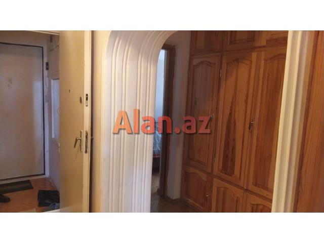 8-ci kilometr qəsəbəsində qanuni 3 otaqlı mənzil