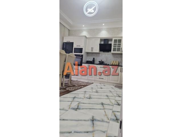 Buzovnada həyət evi satılır