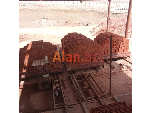 16 qəpikdən başlayan kərpiclər