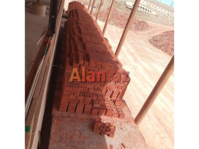 16 qəpikdən başlayan kərpiclər