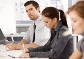 Genclere ofis meneceri isi teklif olunur