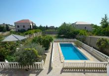 Buzovnada bağ evi satılır