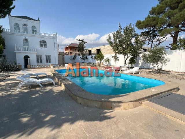 Hövsanda Dənizə çox yaxın 3 mərtəbəli Villa satılır.