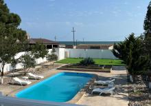 Hövsanda Dənizə çox yaxın 3 mərtəbəli Villa satılır.