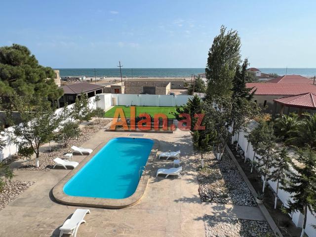 Hövsanda Dənizə çox yaxın 3 mərtəbəli Villa satılır.