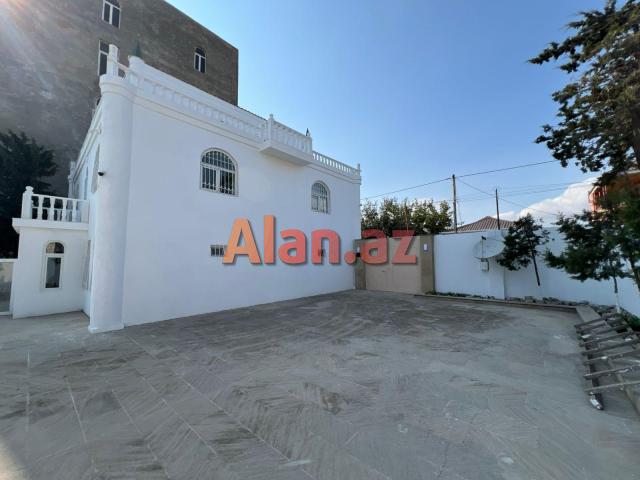 Hövsanda Dənizə çox yaxın 3 mərtəbəli Villa satılır.