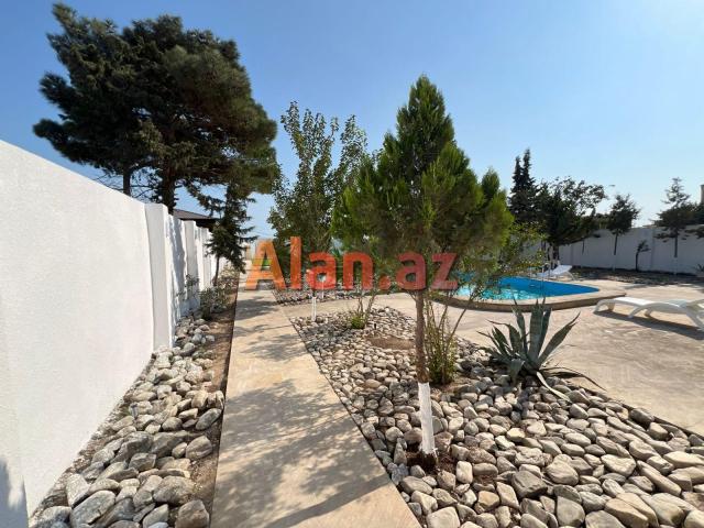 Hövsanda Dənizə çox yaxın 3 mərtəbəli Villa satılır.