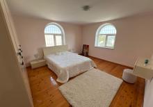 Hövsanda Dənizə çox yaxın 3 mərtəbəli Villa satılır.