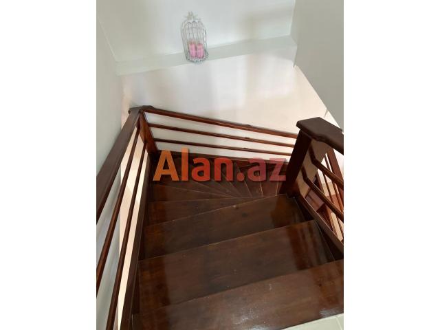 Hövsanda Dənizə çox yaxın 3 mərtəbəli Villa satılır.