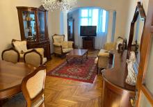 Atatürk prospektində ekspermental daş binada 3 otaqlı mənzil satılır