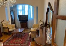 Atatürk prospektində ekspermental daş binada 3 otaqlı mənzil satılır