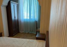 Atatürk prospektində ekspermental daş binada 3 otaqlı mənzil satılır