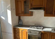 Atatürk prospektində ekspermental daş binada 3 otaqlı mənzil satılır