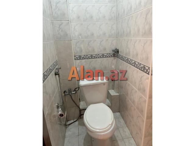 Atatürk prospektində ekspermental daş binada 3 otaqlı mənzil satılır