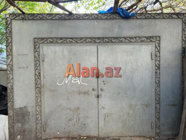 Atatürk prospektində ekspermental daş binada 3 otaqlı mənzil satılır