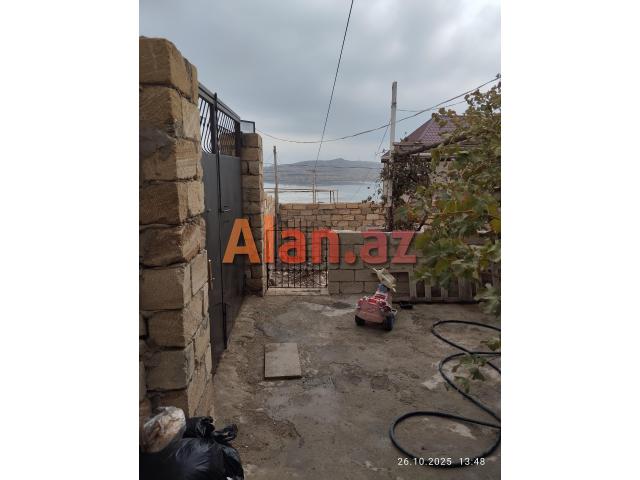 Qaradag rayonu Lokbatan qəsəbəsində 4otaqli heyet evi satılır