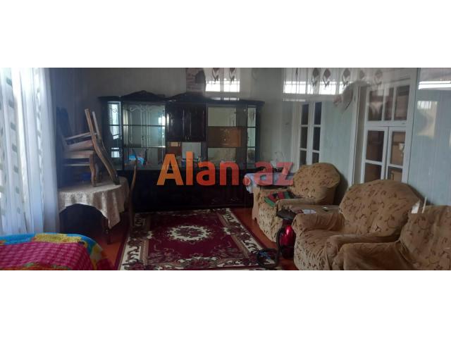 Bilgəhdə həyət evi satilir