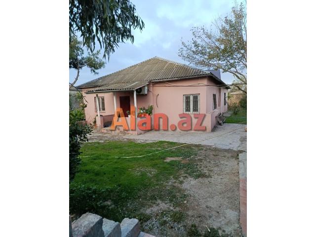 Buzovnada həyət evi satılır