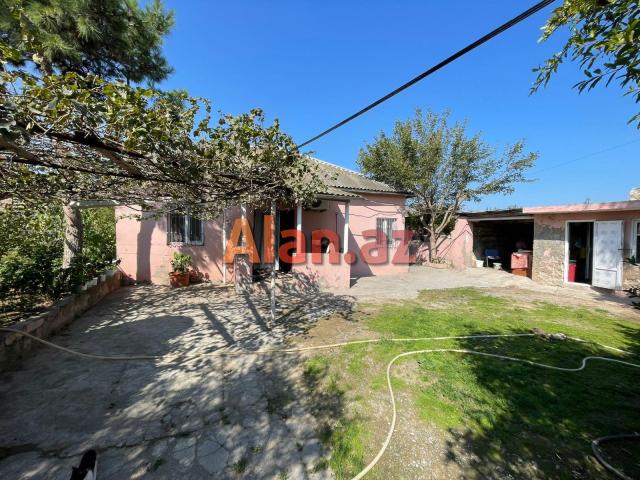 Buzovnada həyət evi satılır