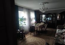 Tam əsyali təmirli ev satilir