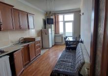 120 m2  3 otaqlı təmirli mənzil kirayə verilir