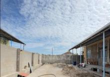 Buzovnada həyət evi satılır