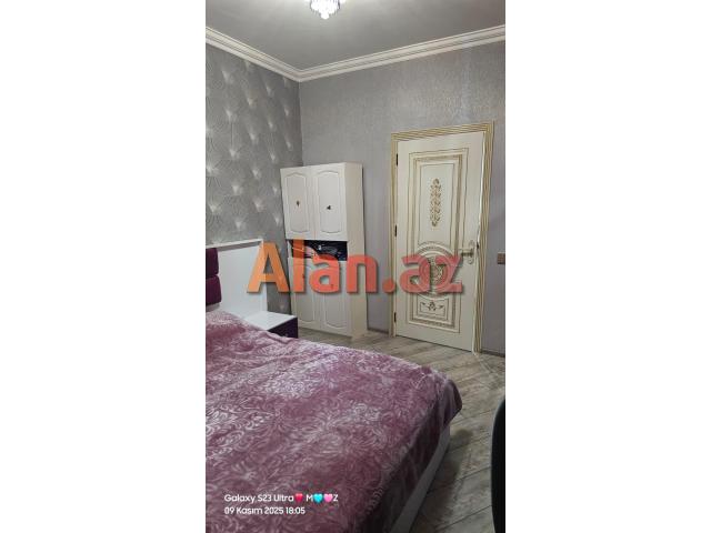 Yeni Günəşlidə V massivində 3 otaqlı əla mənzil