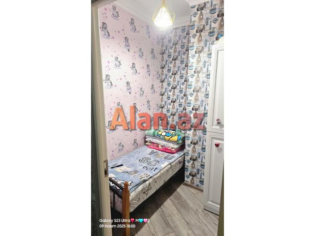 Yeni Günəşlidə V massivində 3 otaqlı əla mənzil