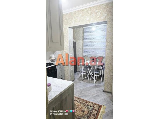 Yeni Günəşlidə V massivində 3 otaqlı əla mənzil