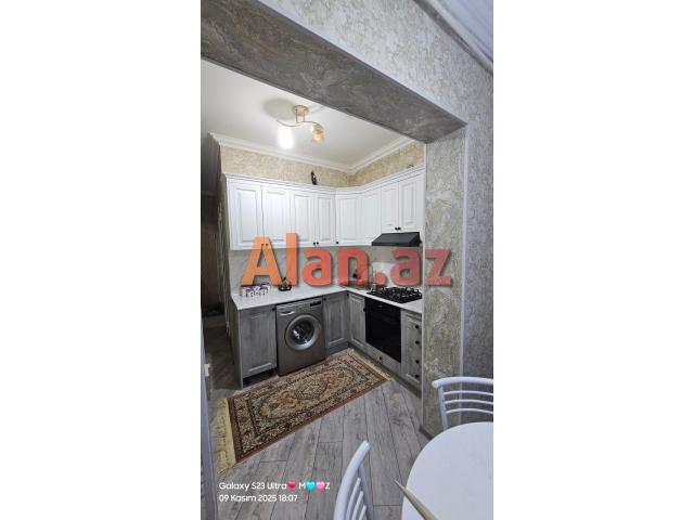 Yeni Günəşlidə V massivində 3 otaqlı əla mənzil